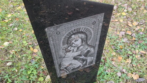 Стекло с фоном под гранит, вид сзади